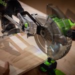 Торцовочная пила акк. Greenworks GD24MS216, 24V, б/щ, 4800 об/мин, 216x30мм,рез 65х310мм,c 1х8Ач и быстрым ЗУ(1501707UH)