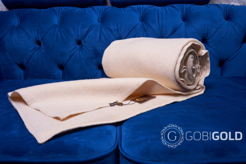 Одеяло тканое из 100% верблюжьей шерсти 150х200 см. (Gobi'S SUN) - белое