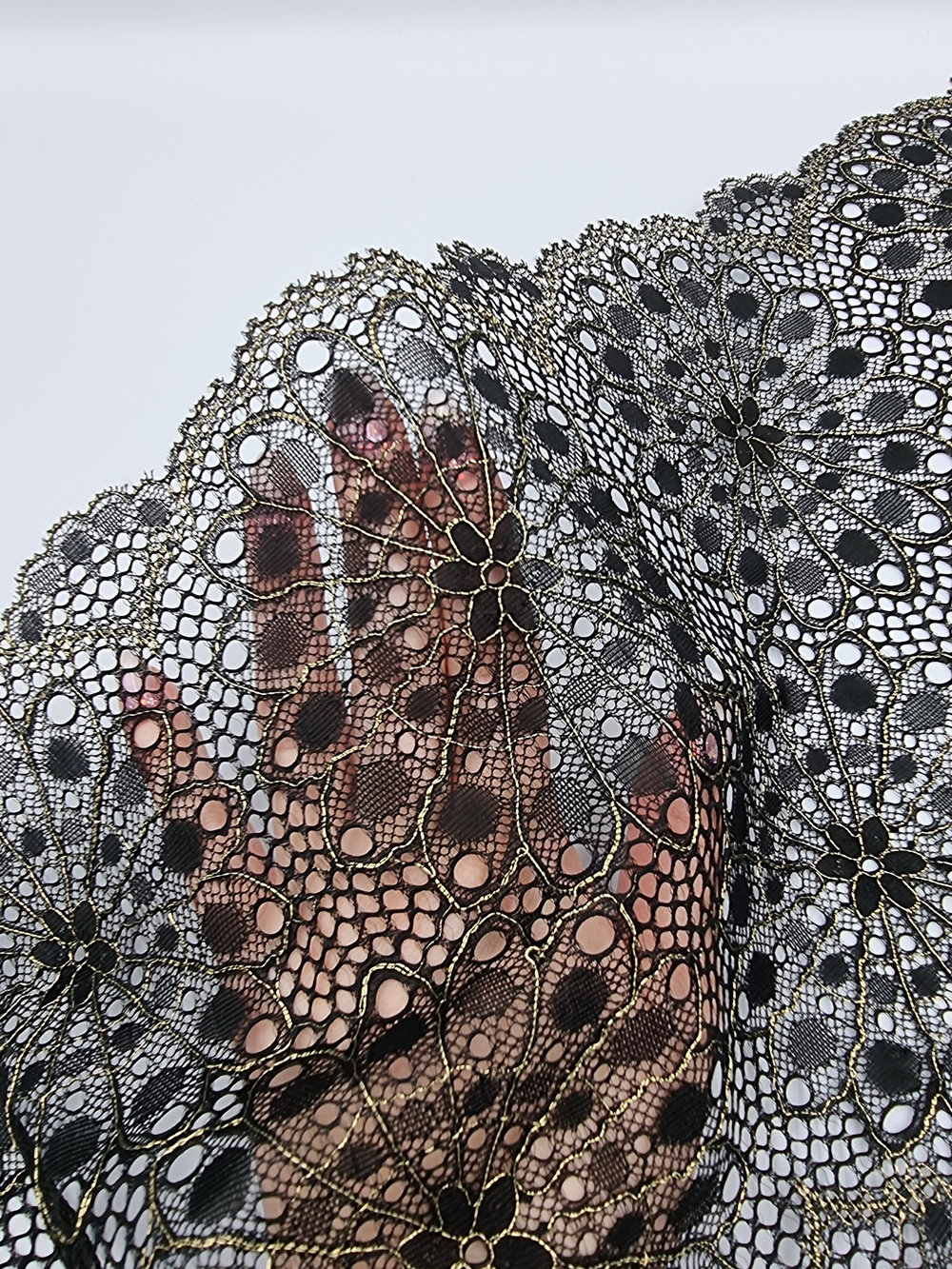 Кружево эластичное чёрный/золото К621