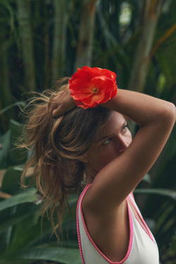 ZARA РЕЗИНКА ДЛЯ ВОЛОС С БОЛЬШИМ ЦВЕТКОМ, КРАСНО-ОРАНЖЕВЫЙ