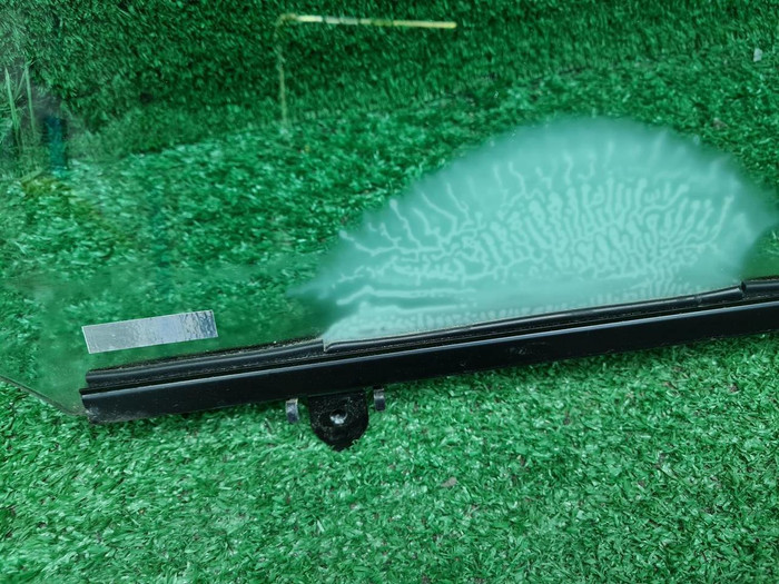 Стекло двери переднее правое Lexus RX 4 (15-22)