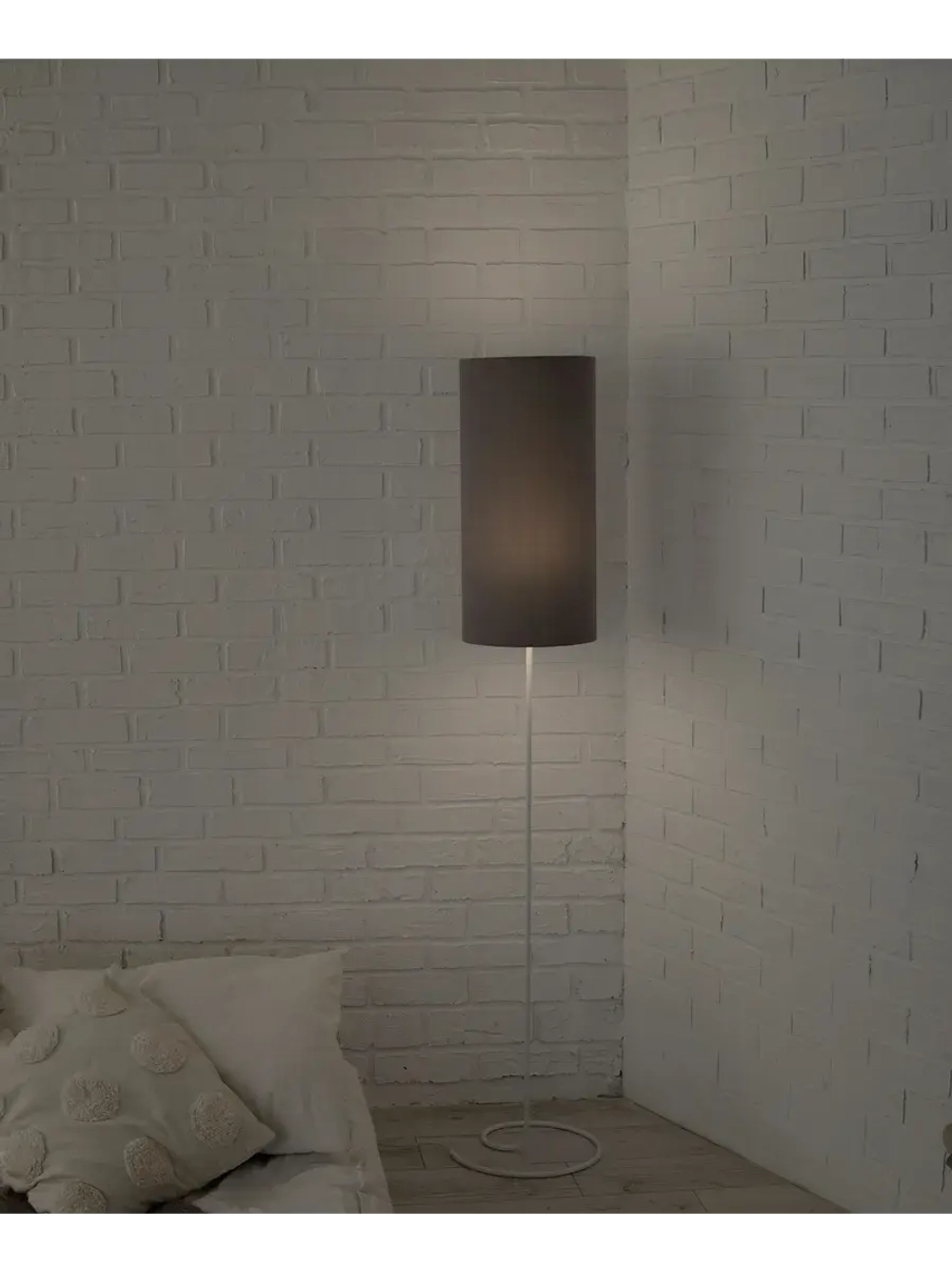 Торшер напольный с абажуром в гостиную современный