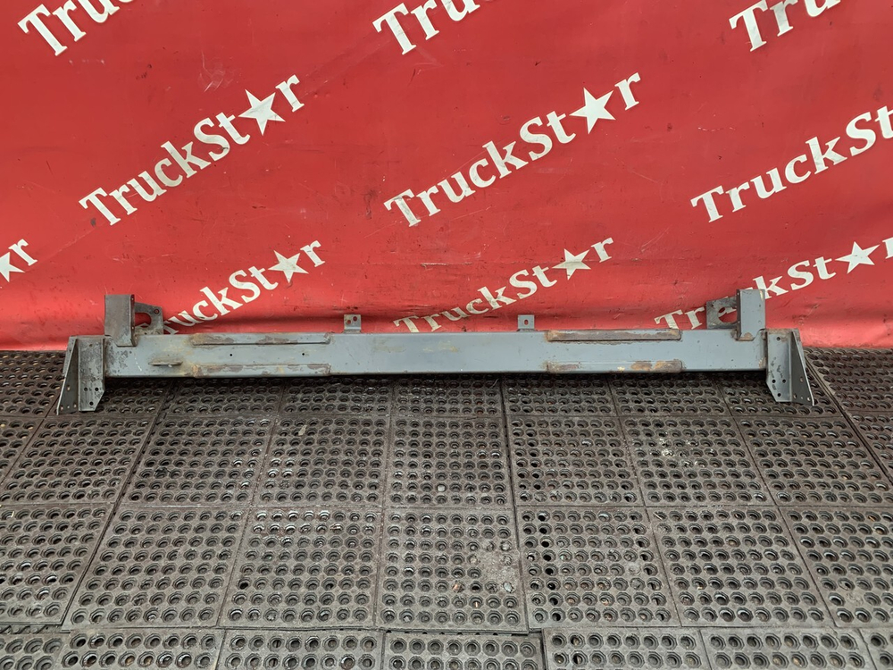 Усилитель переднего бампера