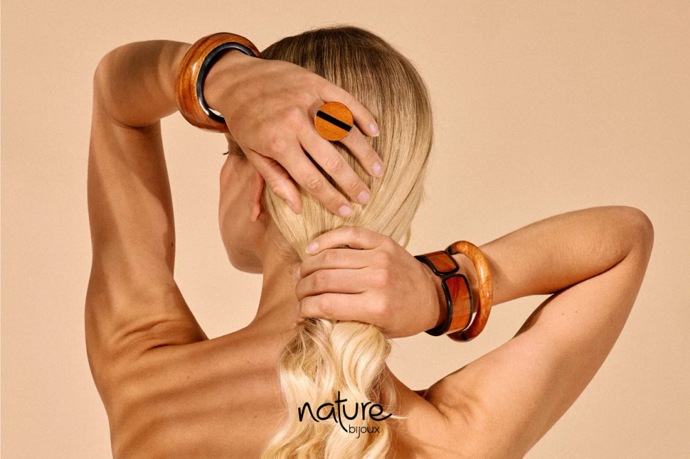 Браслет Nature Bijoux, Cannelle, кафф из рога, со вставкой из дерева байонг, NB26.1-13-44487 (коричн