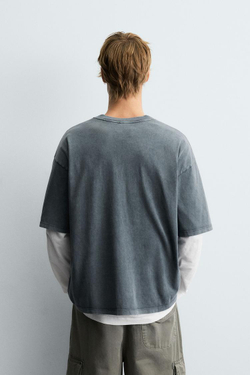 ZARA ФУТБОЛКА С ЭФФЕКТОМ ПОТЕРТОСТИ И НАДПИСЯМИ, СВЕТЛО-СЕРЫЙ