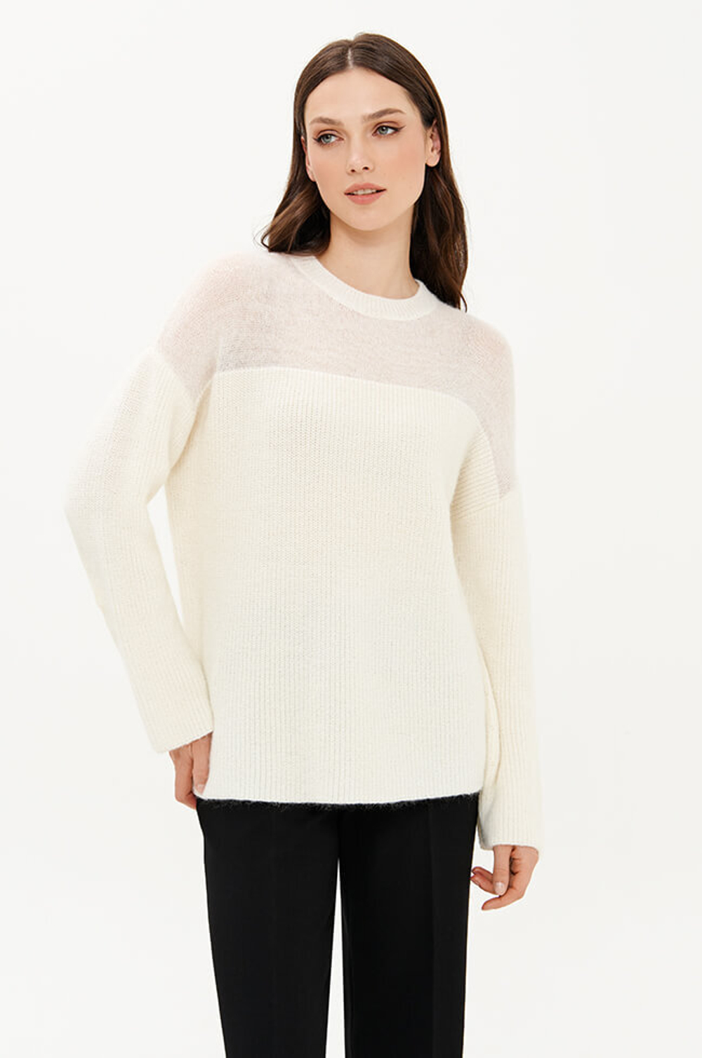 23433 Свитер женский (молочный)