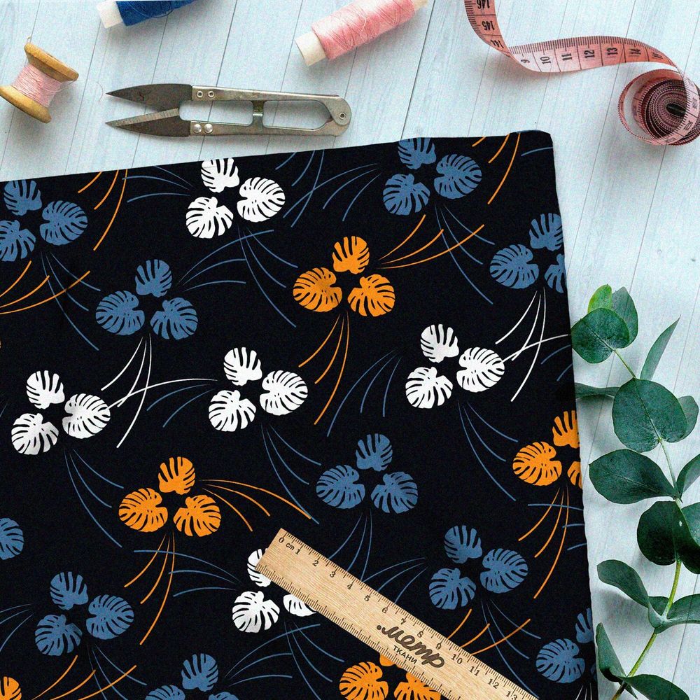 Ткань мембрана крупные разноцветные листья на чёрном фоне