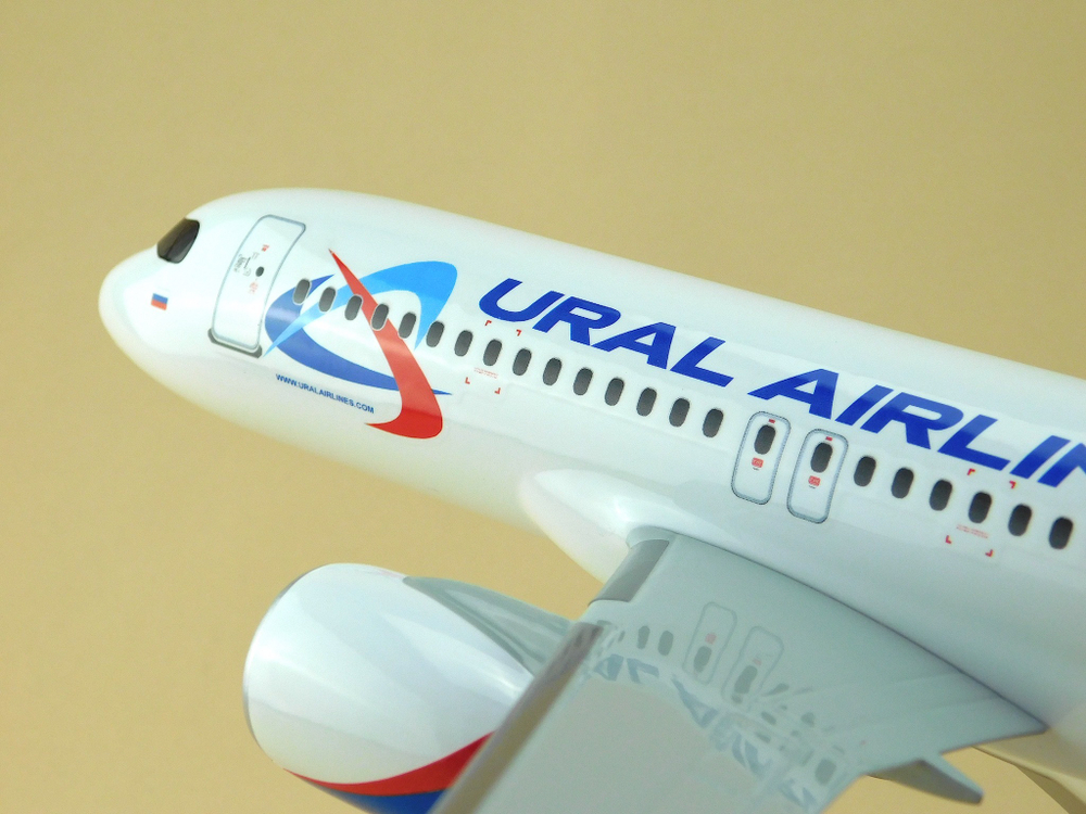 Модель самолета Airbus A320NEO (М1:100, Ural Airlines)