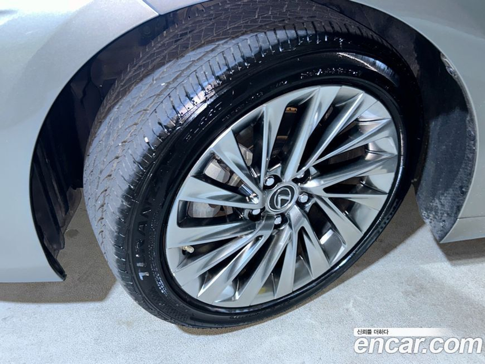 Lexus ES300h 7 Generation Executive (07.2022)