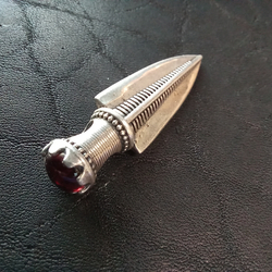 Подвеска. Стрела Перуна малая с камнем