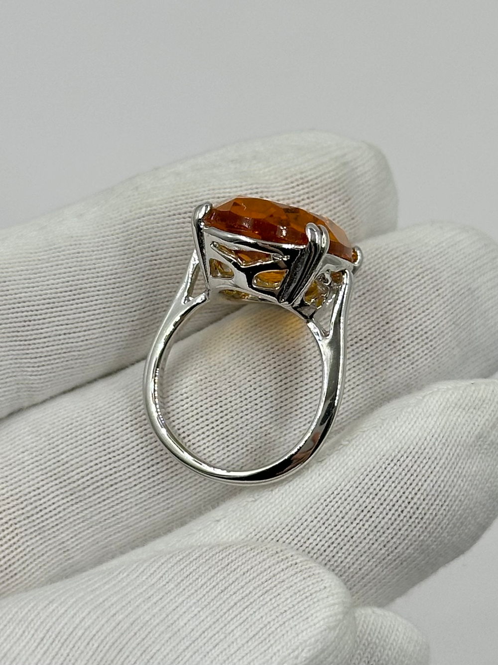 Кольцо с жёлтым кристаллом