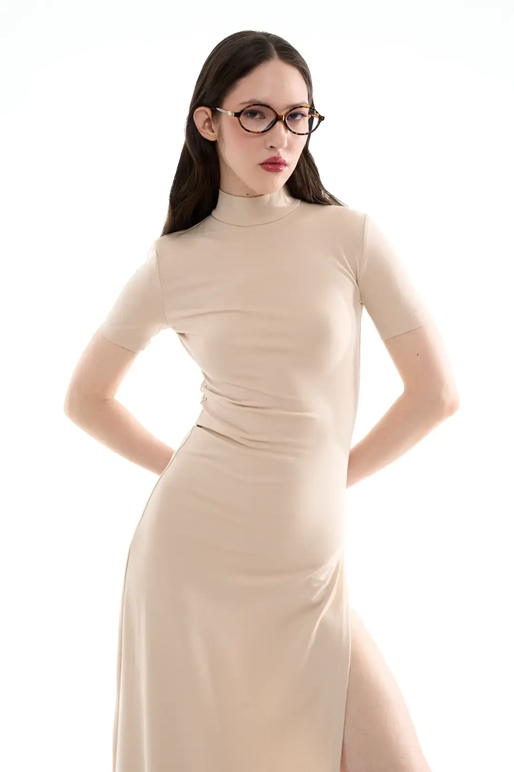 Облегающее платье с разрезом