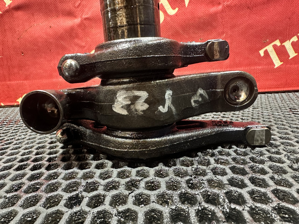 Вал рокеров в сборе