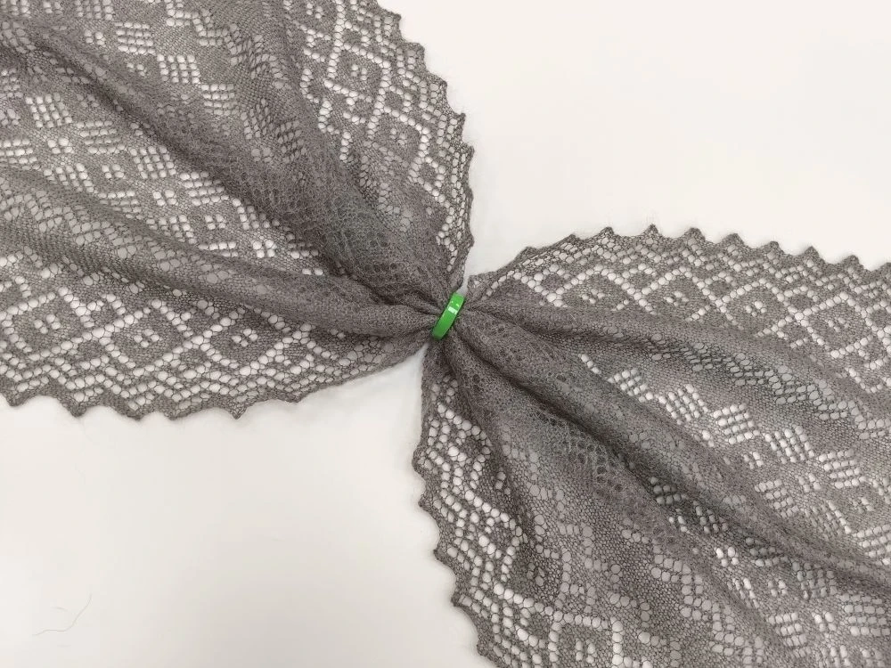 Оренбургский пуховый палантин П2-12040-03 серый