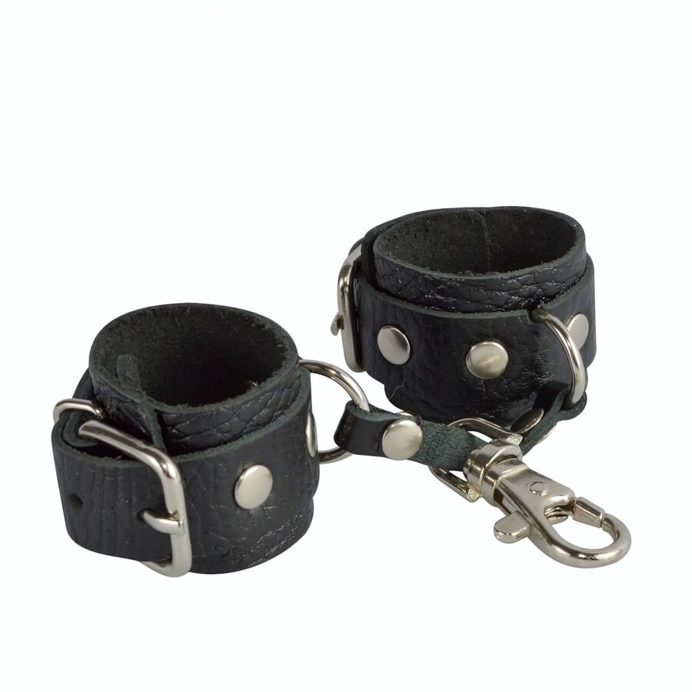 Черный кожаный брелок в виде наручников (Цвет: черный)