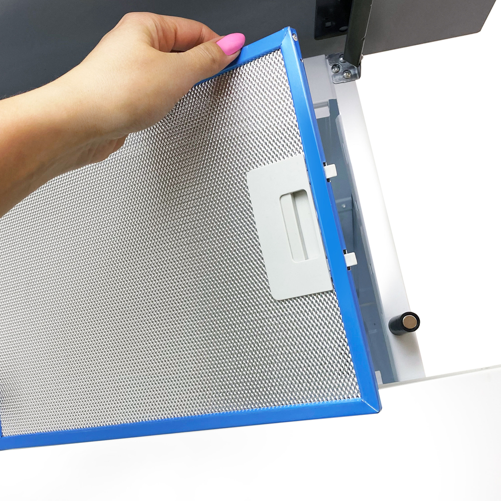 Вытяжка наклонная HKH-205 Ginzzu белое стекло, 650м3/час