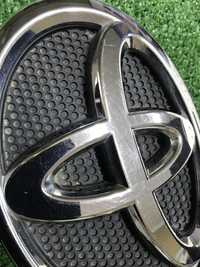 Эмблема передняя Toyota Land Cruiser 200 (15-21)