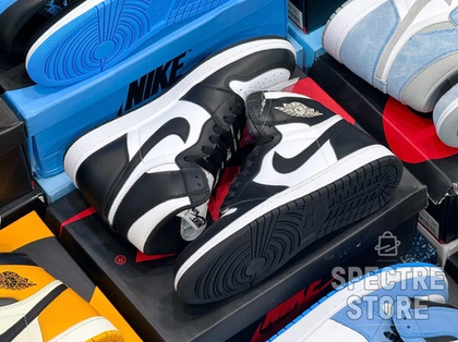 Air Jordan 1 Retro High OG Black White