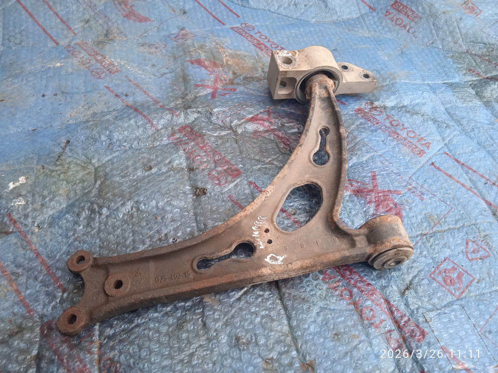 Рычаг подвески передний нижний Шкода Октавия А5 1.4 BUD Б/У