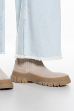 ДЖИНСЫ С ШИРОКИМИ ШТАНИНАМИ