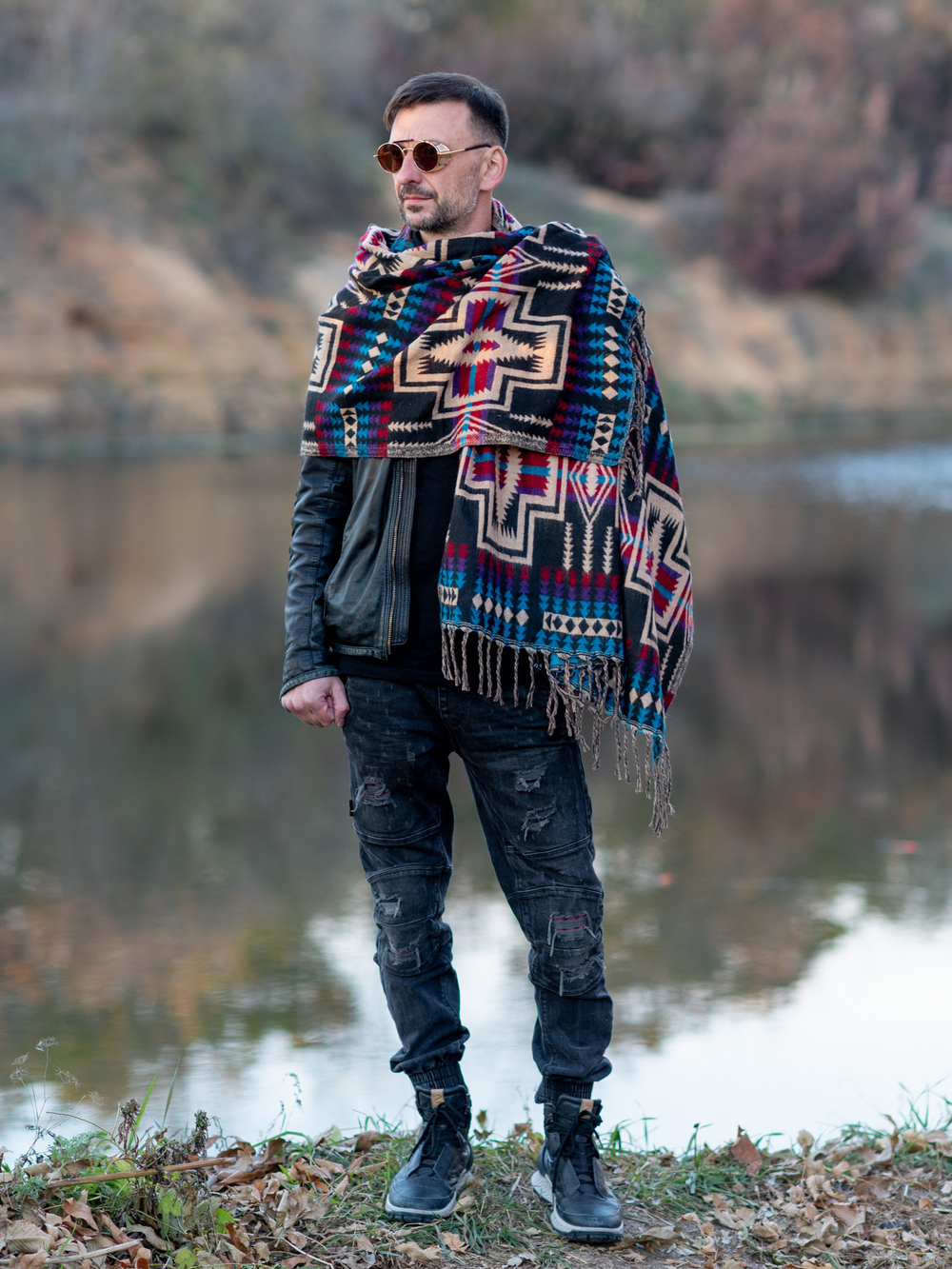 Палантин теплый с орнаментом Навахо