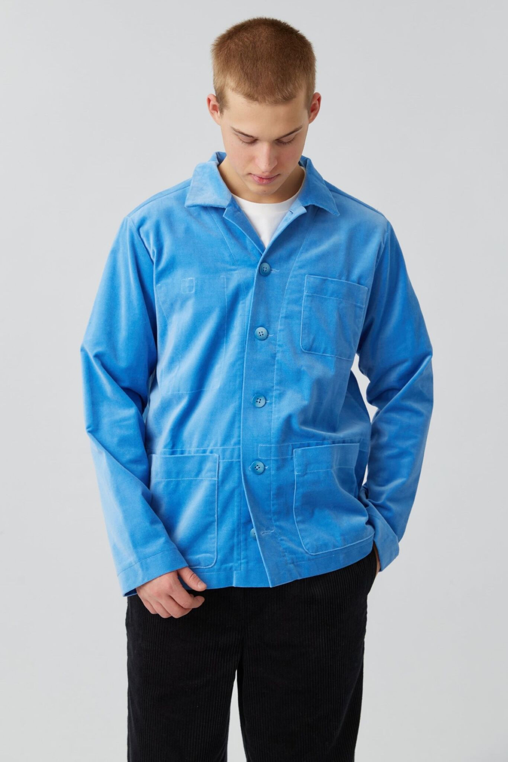 Верхняя рубашка с карманами из голубого бархата