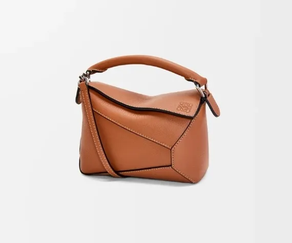 Сумка Loewe Puzzle Edge bag in classic calfskin