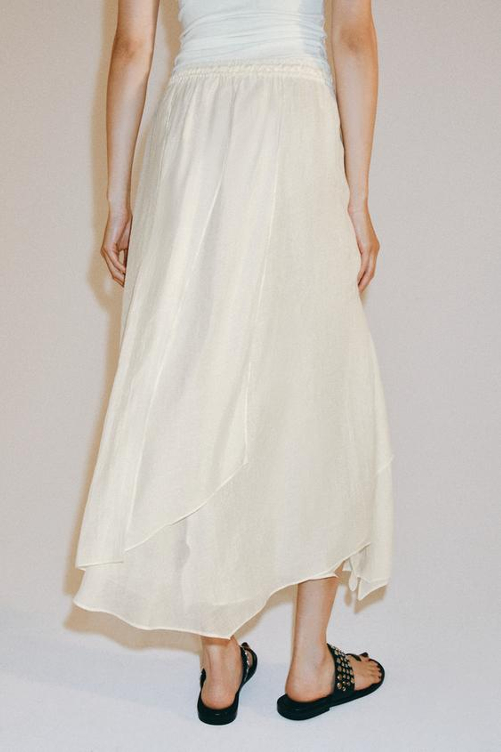 ZARA ЖЕНСКАЯ СТРУЯЩАЯСЯ ЮБКА МИДИ — ZW COLLECTION, ЭКРЮ