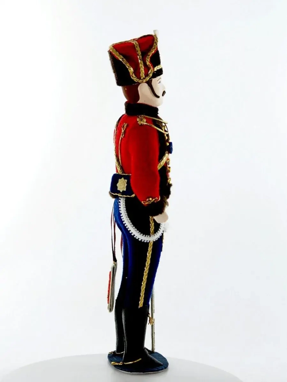 Кукла статуэтка фарфоровая Гусар