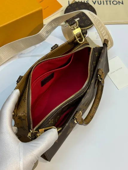 Женская сумка-тоут Louis Vuitton On The Go East West из двух видов канвы Monogram