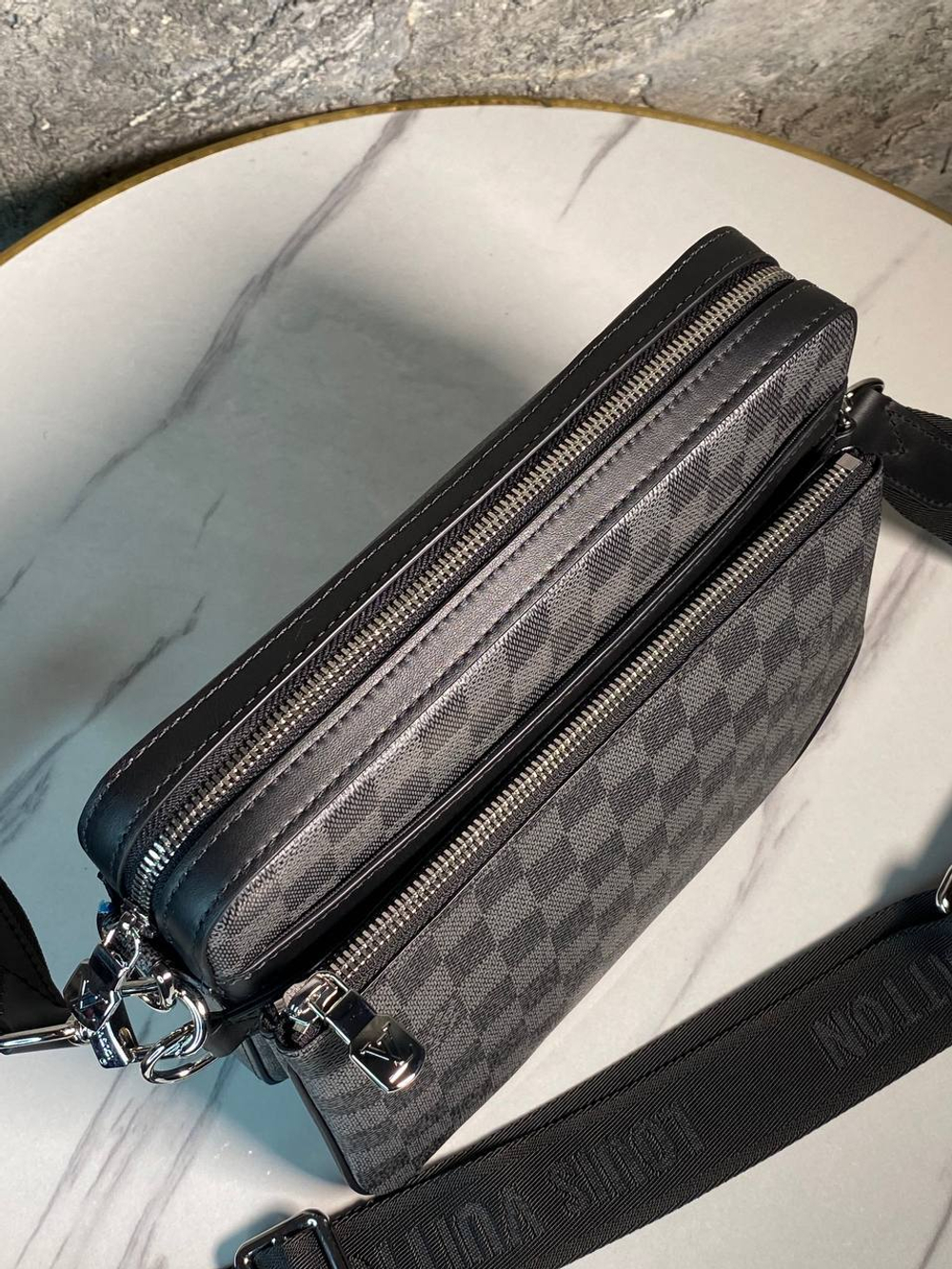 Сумка-мессенджер Louis Vuitton