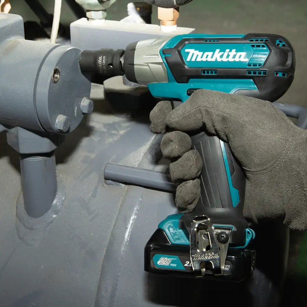 Аккумуляторный ударный гайковёрт Makita TW140DZ