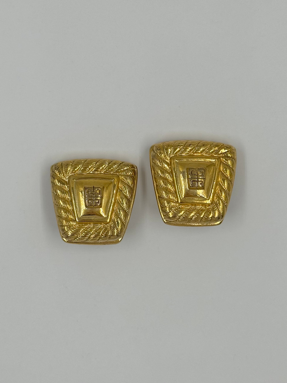 Клипсы с лого Givenchy