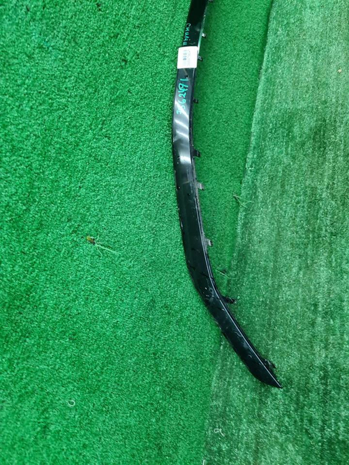 Молдинг переднего бампера Audi Q8 (18-23) S-line