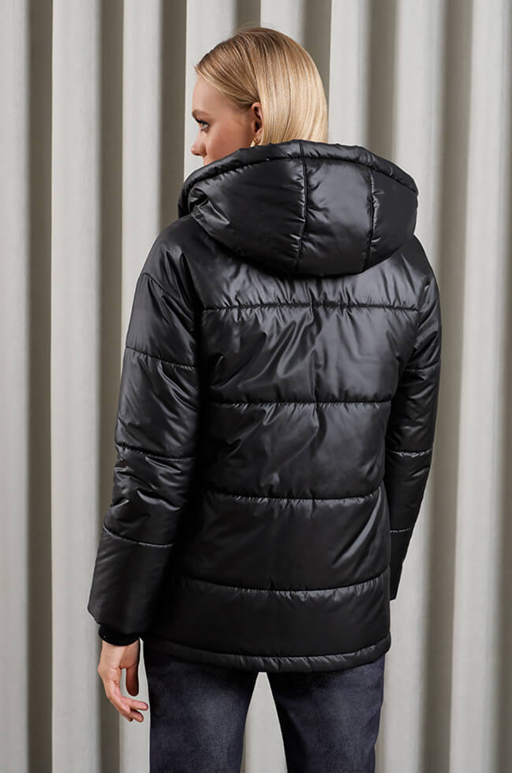0100 Куртка женская (черный)