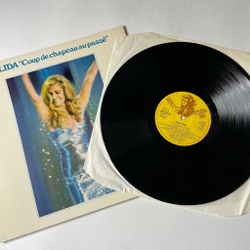 Винтажная виниловая пластинка LP Dalida Coup De Chapeau Au Passe (France 1976) Les Feuilles Mortes