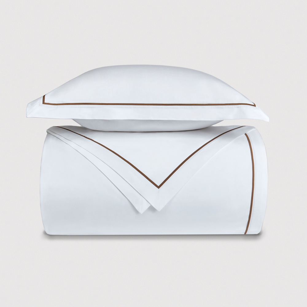 Постельное белье 2 спальное евро макси Сlaire&Caroll George белое с темно-коричневым кантом