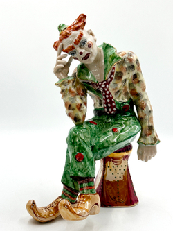 Фарфоровая статуэтка. Задумчивый клоун. Дулево. 80-90-е. гг. Автор Яснецов В. К.