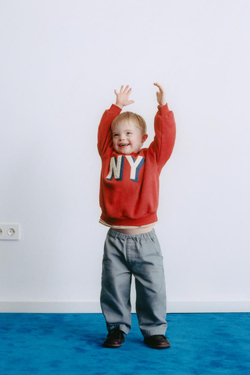 ZARA ТОЛСТОВКА С ВЫШИТОЙ НАДПИСЬЮ, КРАСНЫЙ