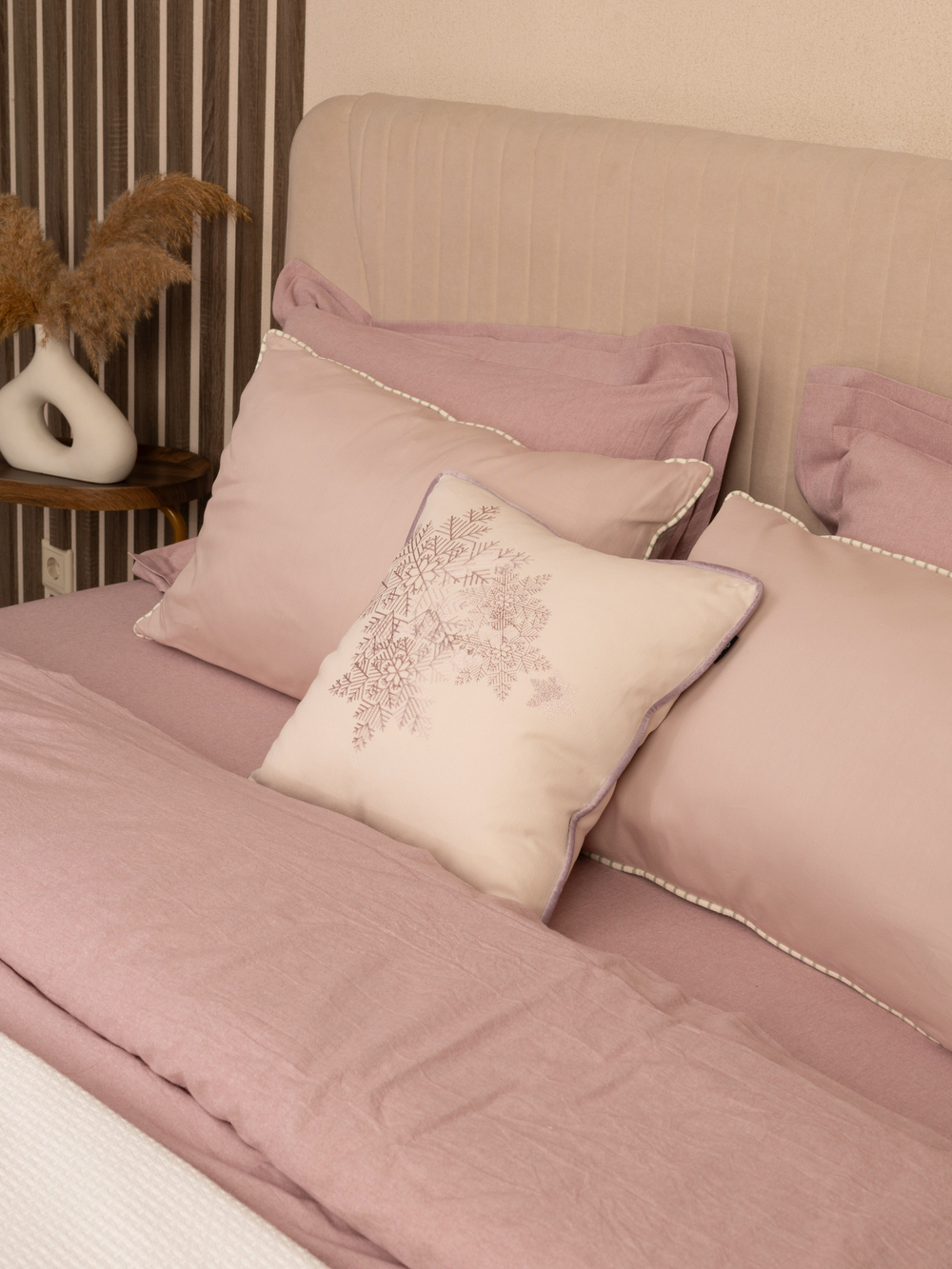 Подушка "Снежинки"