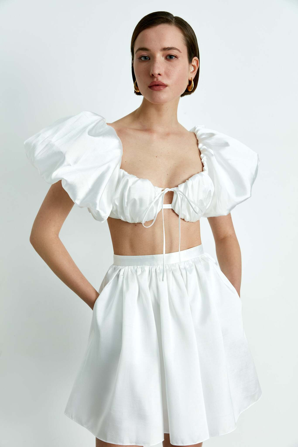 Топ укороченный драпированный из тафты с объёмными рукавами