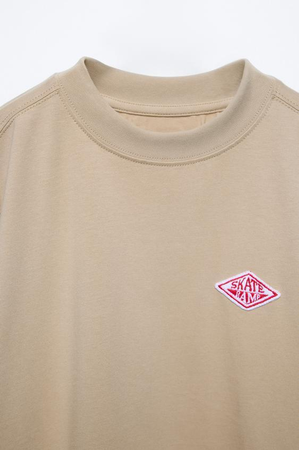 ZARA ФУТБОЛКА С НАШИВКОЙ, РЫЖЕВАТО-КОРИЧНЕВЫЙ