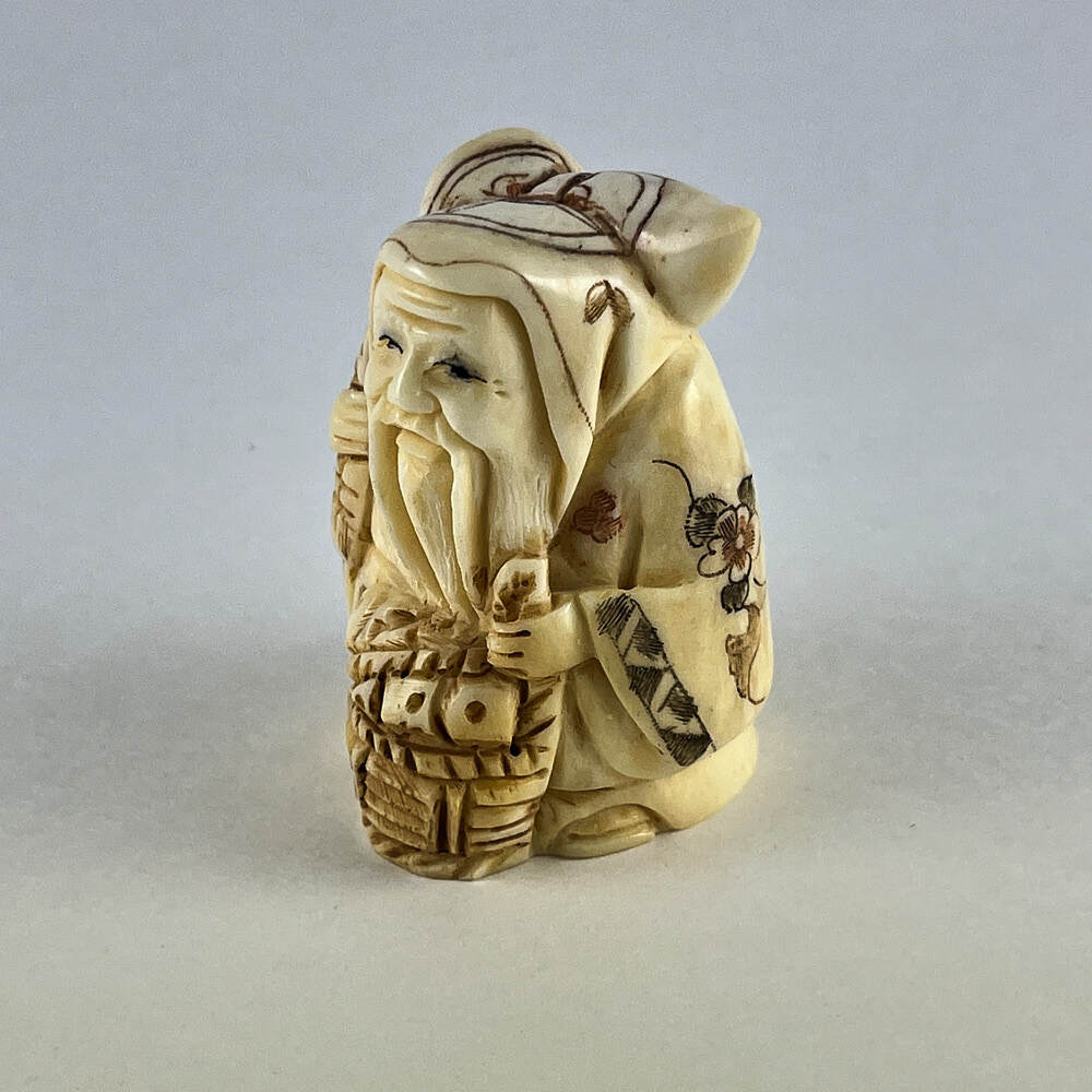 Статуэтка нэцкэ Фукурокудзю с тыквой-горлянкой и корзиной цветов