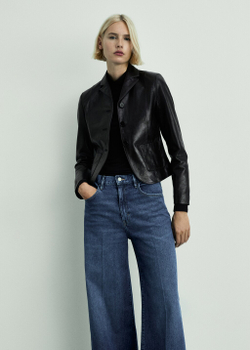 Джинсы с широкими штанинами и высокой посадкой