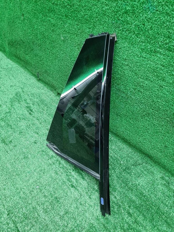 Форточка двери задняя правая RR Vogue 4 L405 12-22