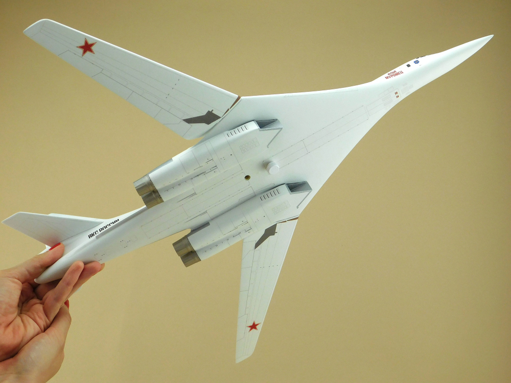 Модель самолета Ту-160М (М1:100, 06,RF-94105, Илья Муромец)