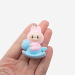 Подвеска Лабубу на лошадке, пин на правом ушке, флокированный пластик