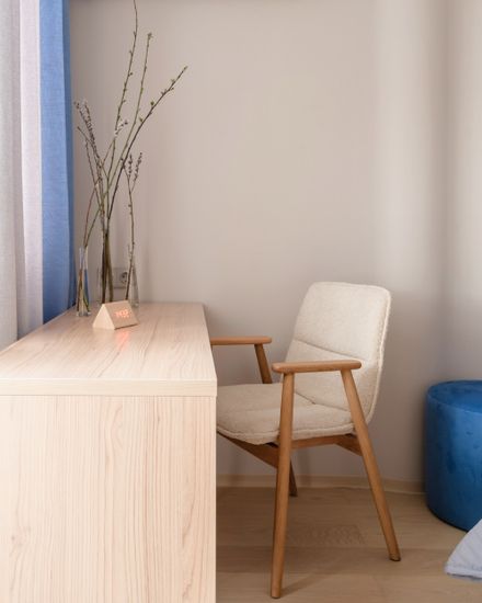 Стул обеденный Kembridge натуральное дерево бежевый букле