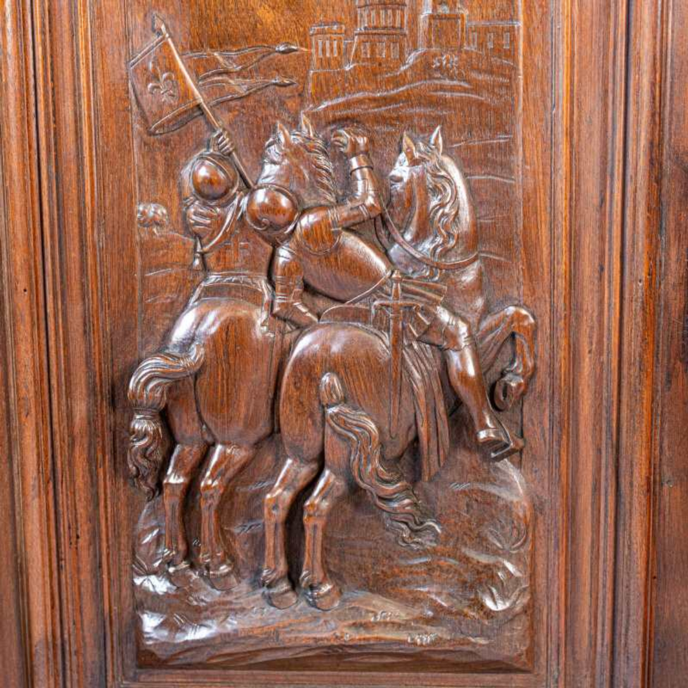 Буфет с рыцарской тематикой в стиле Генриха II