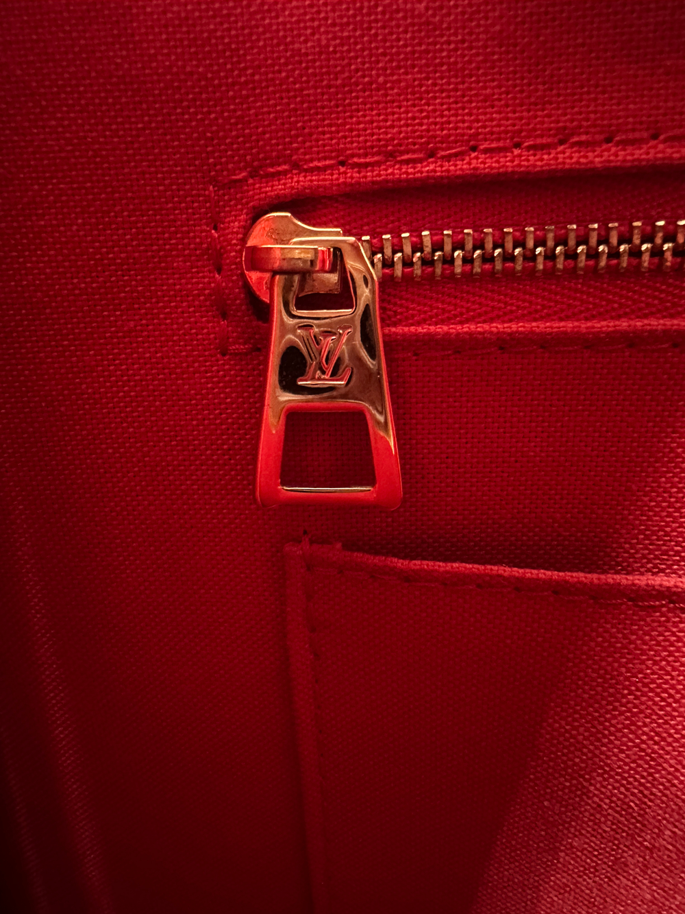 Сумка Louis Vuitton OnTheGo